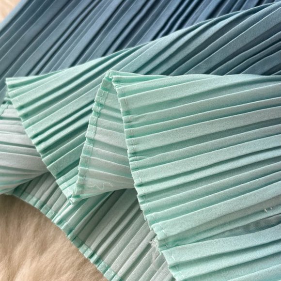 Women Pleated Two Piece Set Round Neck Tops and High Waist Draped Skirt - Picture 5 of 7